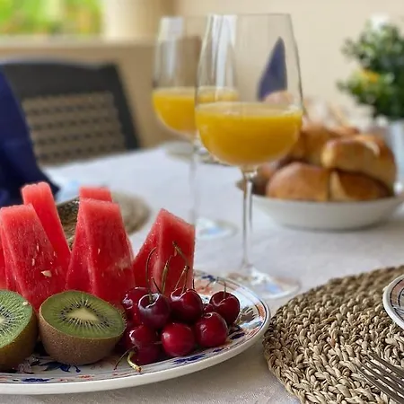 Luminoso Con Terraza Y Piscina 아파트