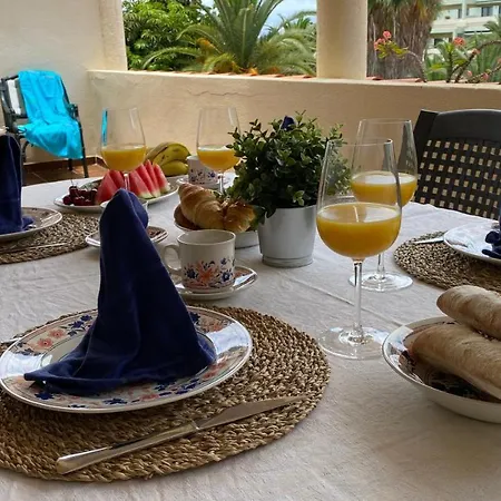 Luminoso Con Terraza Y Piscina 아파트