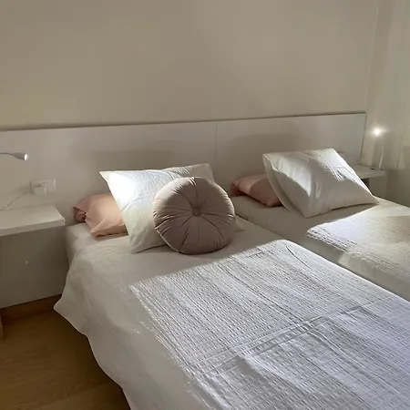 Luminoso Con Terraza Y Piscina 아파트