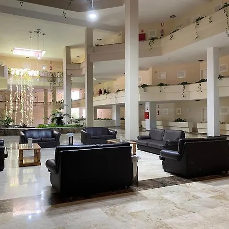 Luminoso Con Terraza Y Piscina Lejlighed