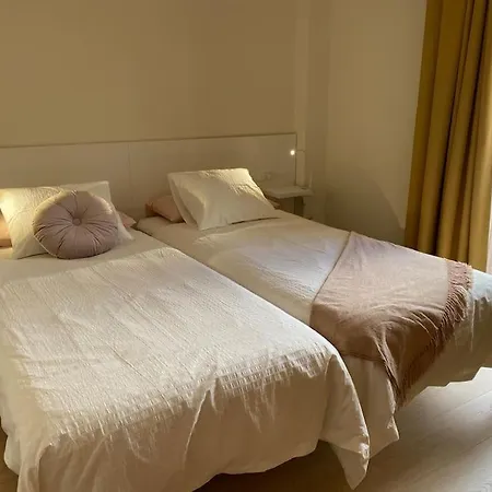 Luminoso Con Terraza Y Piscina Lejlighed